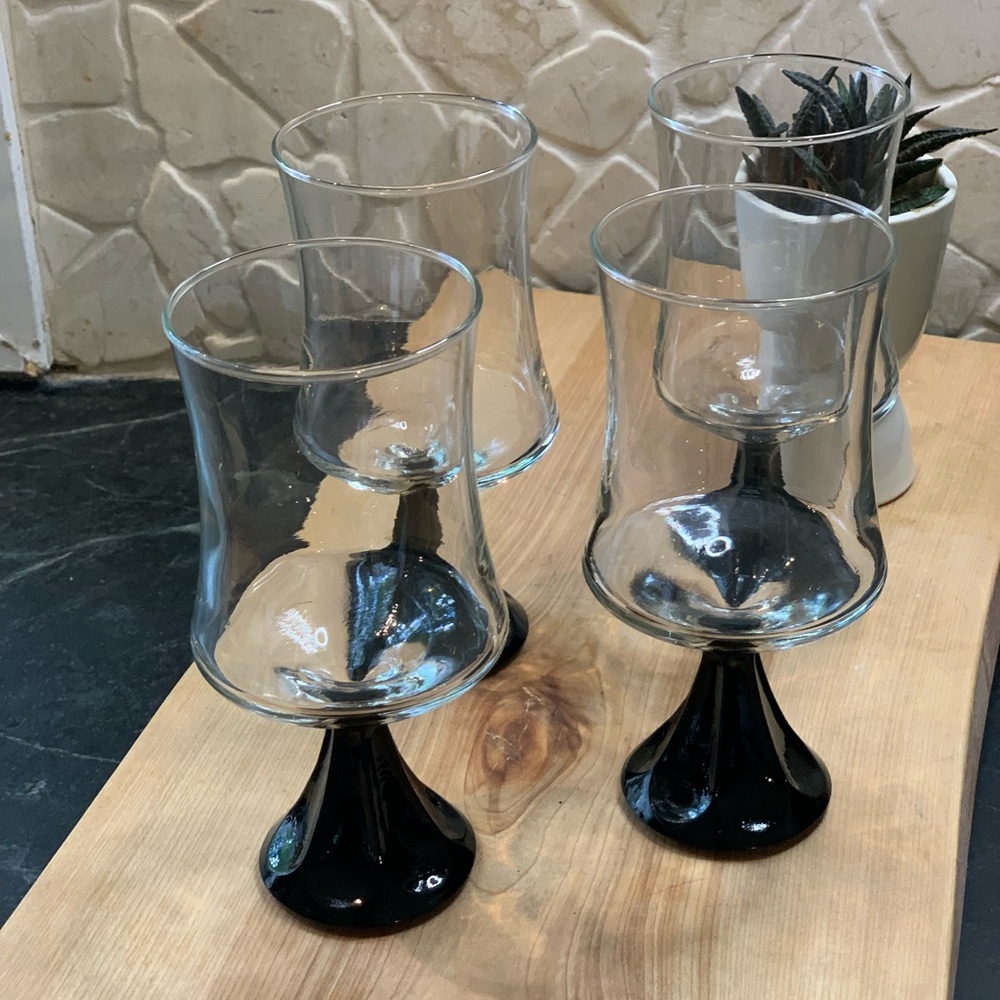 RAVENHEAD | Set of 4 | Arabesque Cordial Glasses With Black Stems